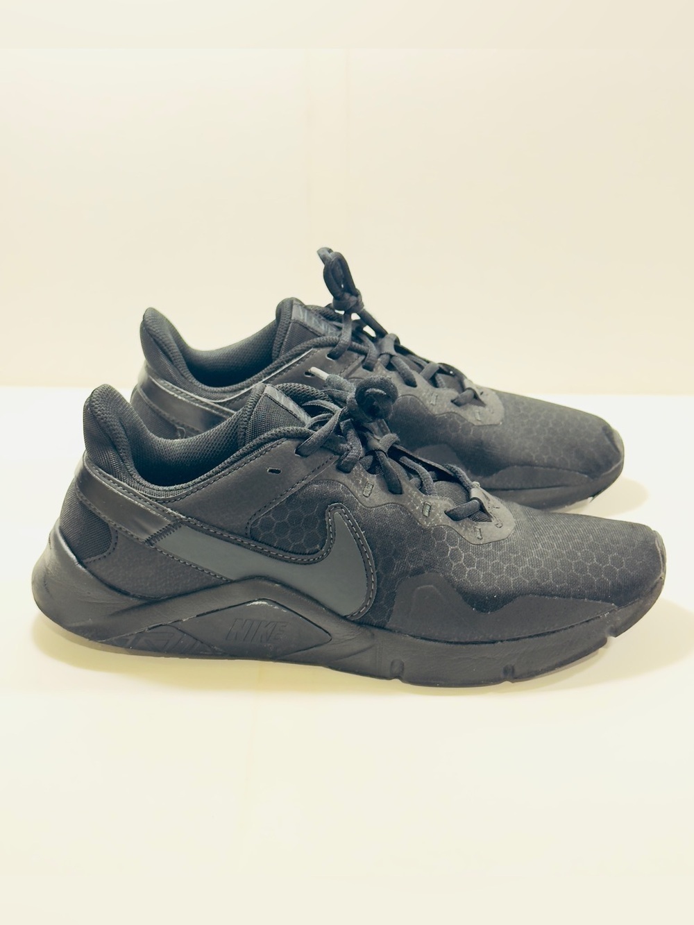 Nike Legend Essential 2 Black Men’s Sneakers Size 8 CQ9356-004